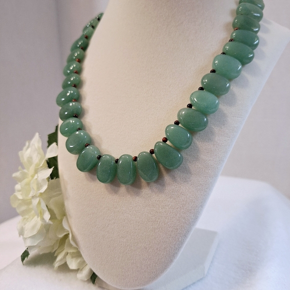 🍏 Jade Necklace With Tiger Eye - Picture 2 of 6